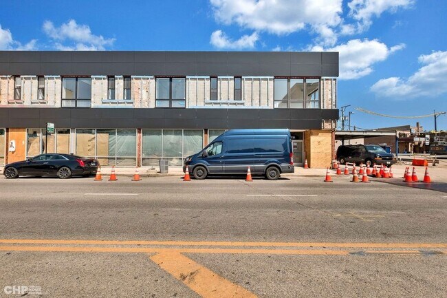 Building Photo - 4733 N Western Ave