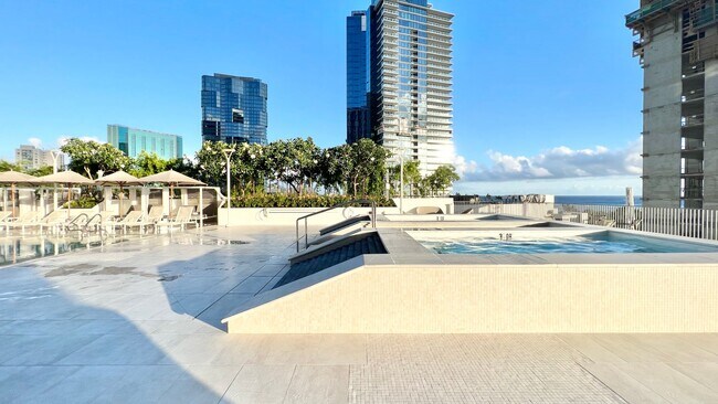 Building Photo - HIGH FLOOR 1BD UNIT AT THE LUXURIOUS KOULA...