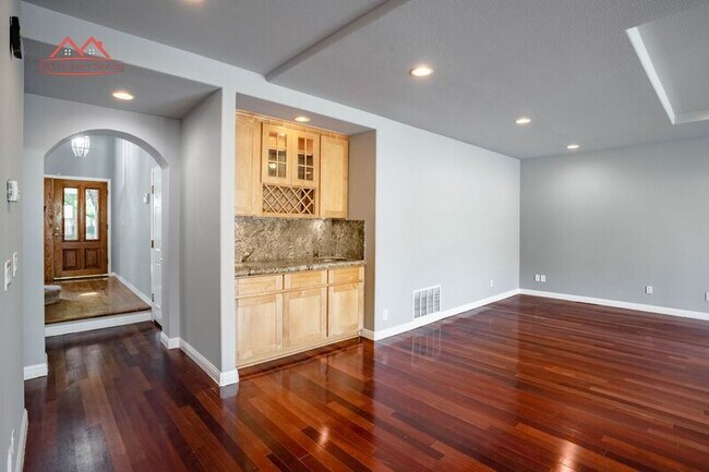 Building Photo - 6497 Hirabayashi Dr