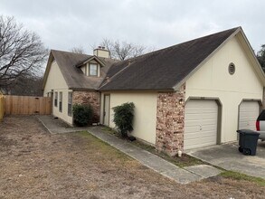 Building Photo - Welcome home to this charming 2-bedroom, 2-bathroom duplex located in Woodstone Subdivision - loc...