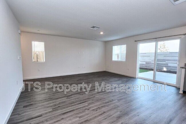 Building Photo - 2097 Shady Tree Cir