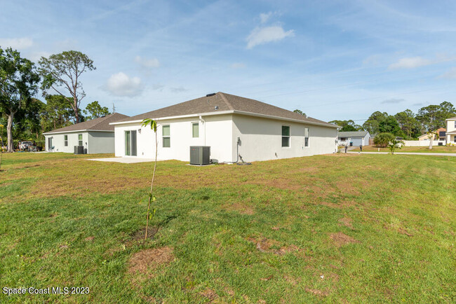 Building Photo - 724 San Filippo Dr SE