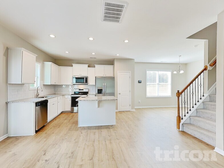 Building Photo - 76 Fresco Dr