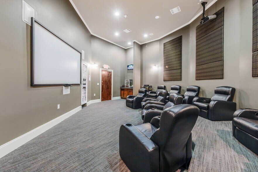 Edge at Lafayette Student Apartments 1400 N Bertrand Dr Lafayette LA