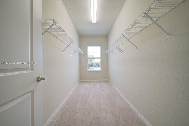 Building Photo - 1023 Eucalyptus Dr