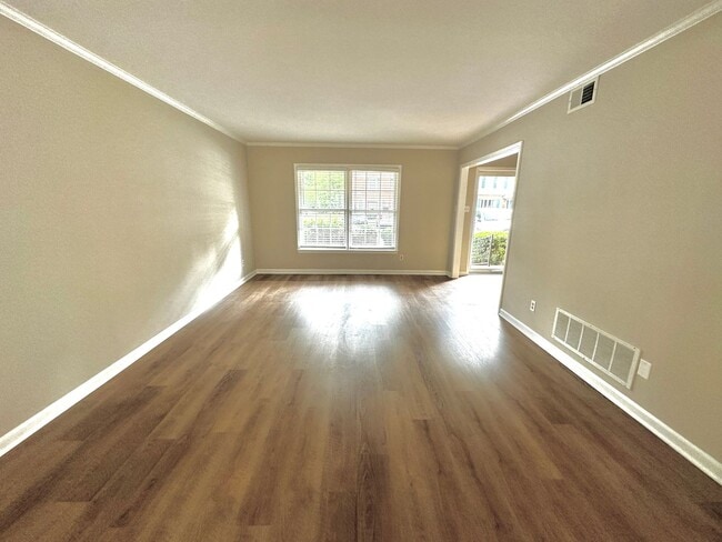 Building Photo - Available to View on 8/29! Luxurious Town ...