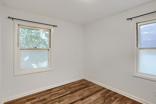 Building Photo - South Tabor — 2BR/1BA Home with Attached Garage