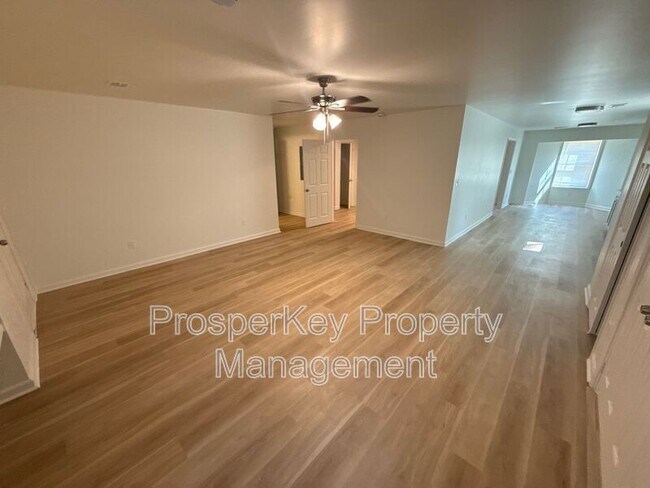 Building Photo - 1413 John Smith Ave