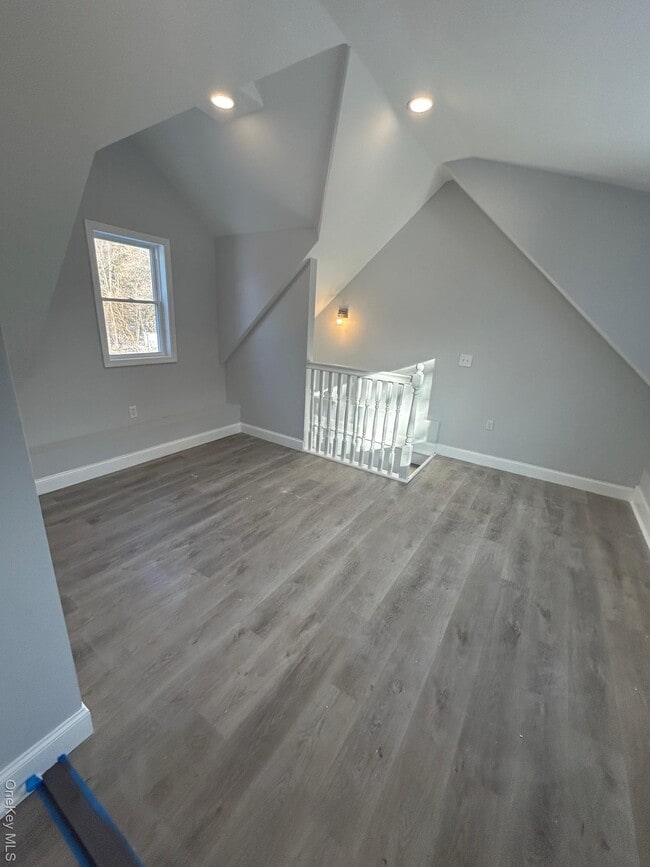 Building Photo - 165 S Cross Rd