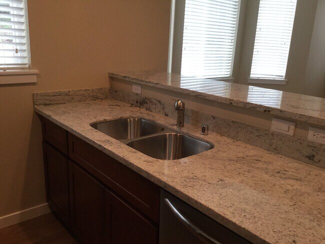 Building Photo - 1663 Burnside Pl