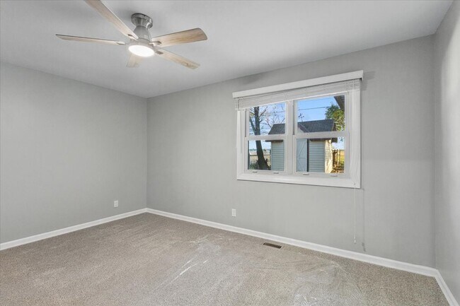 Building Photo - 809 Oakton Ave