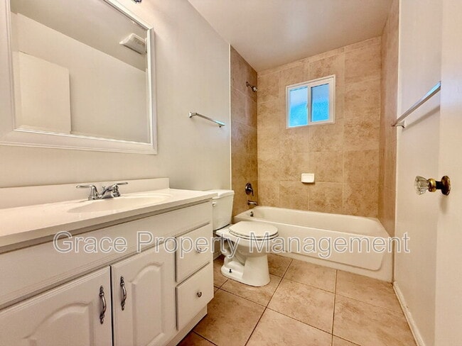 Building Photo - 6028 Forest Dr