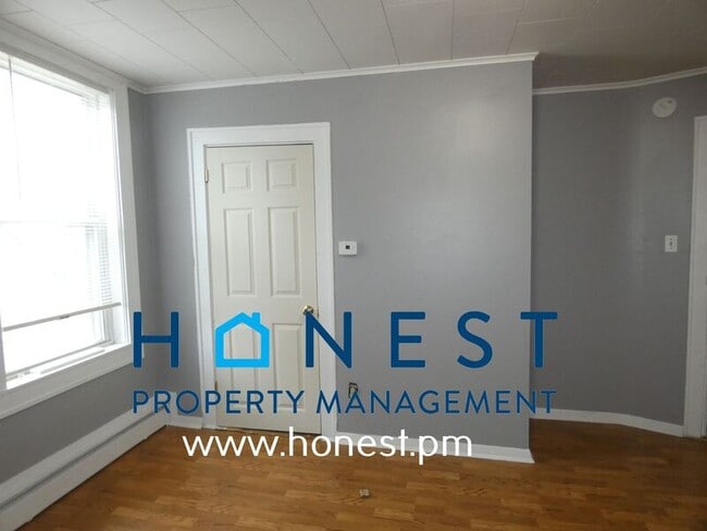 Building Photo - 8 Lasalle St