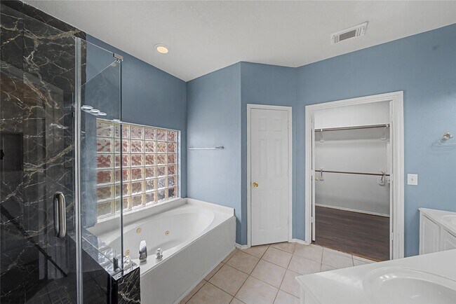 Building Photo - 1611 Brazos Gate Dr