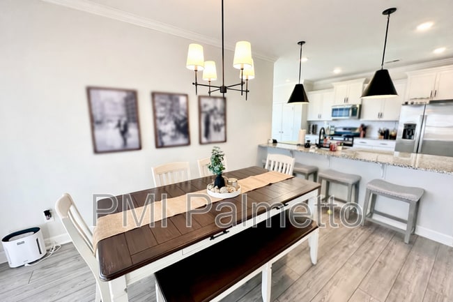 Building Photo - 1059 Ashcroft Cir