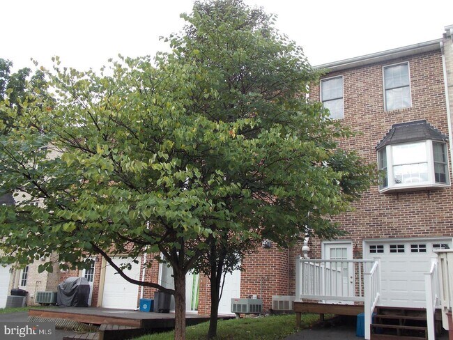 Building Photo - 2656 Daniel Terrace