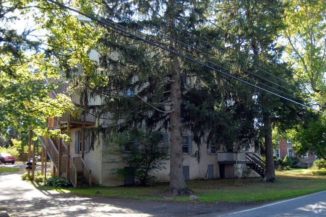 Building Photo - 806 Pughtown Rd