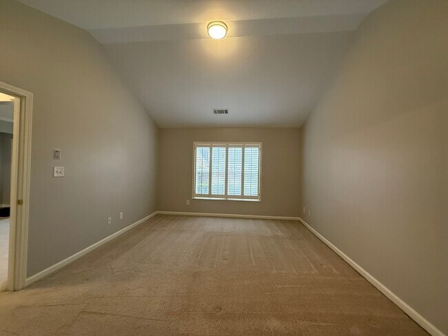 Building Photo - 2350 Walnut Tree Ct NE