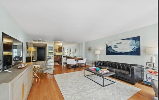 Building Photo - 260 E Chestnut St