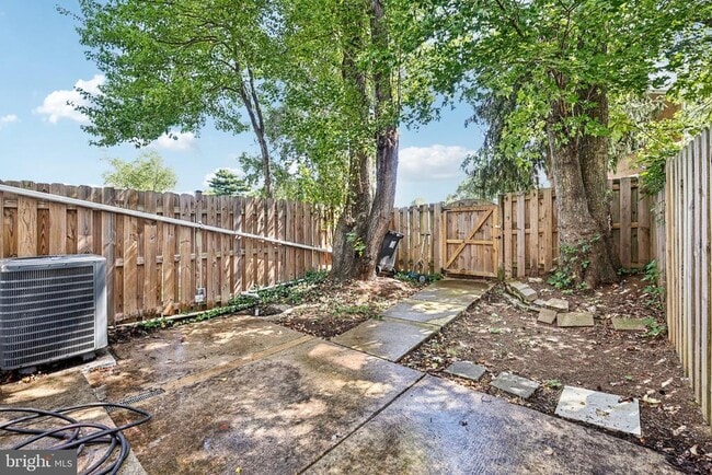 Building Photo - 2905 Wren Ct