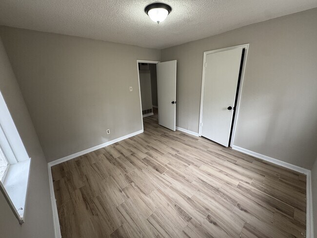 Building Photo - 961 N Perkins Rd