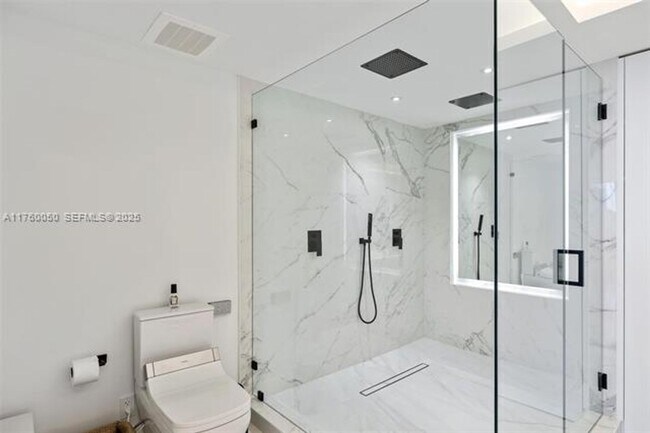 Building Photo - 1830 S Ocean Dr