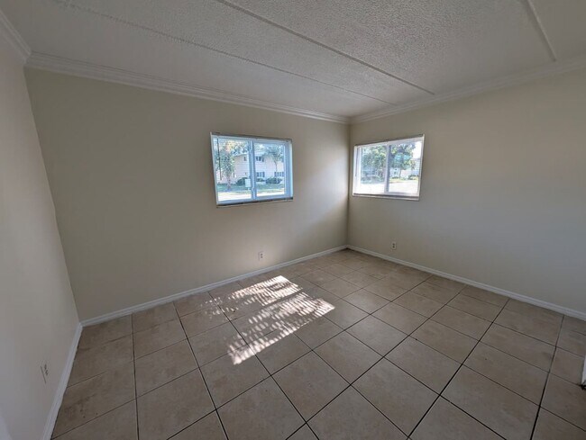 Building Photo - 817 Lighthouse Dr