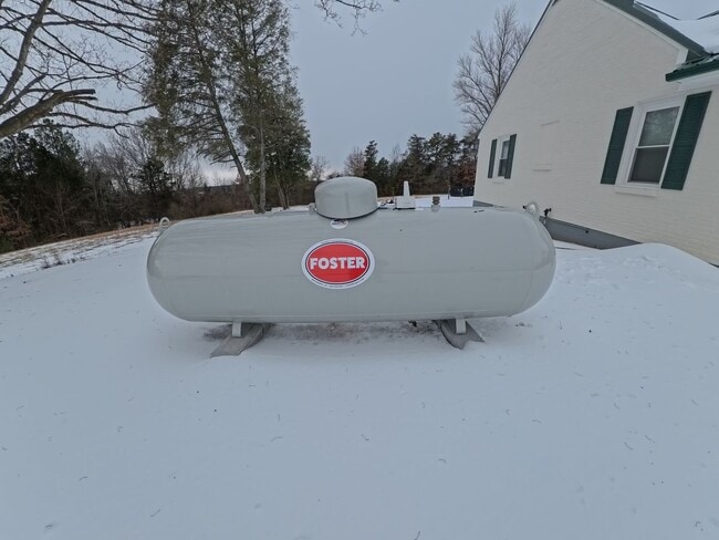 Building Photo - Home on three acre lot with garage