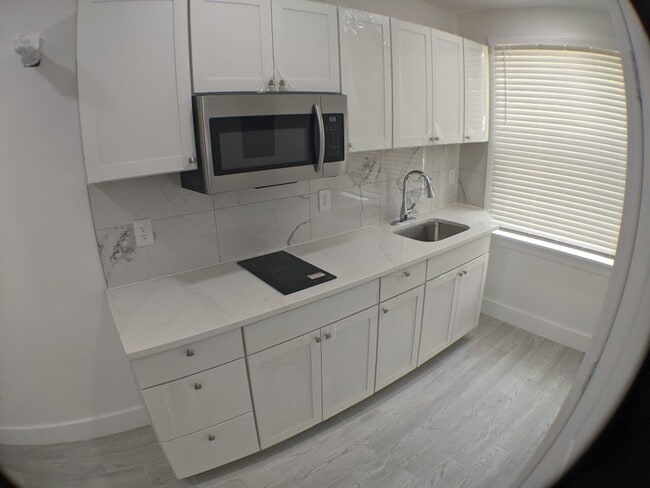Building Photo - Colonia Ln