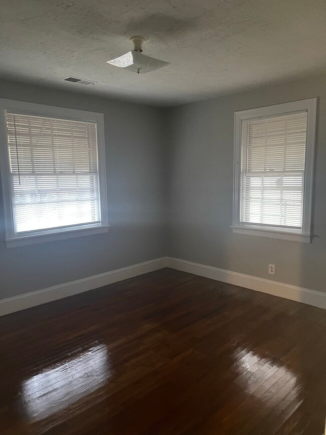 Building Photo - 1707 Dinwiddie Ave