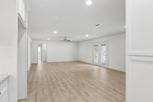 Building Photo - 6022 Beaudry Dr