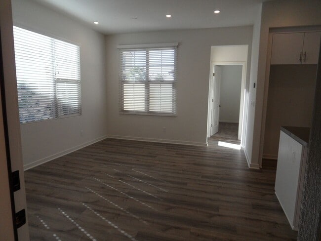 Building Photo - 4BR 3BA two-story condo with 2 Car Attache...