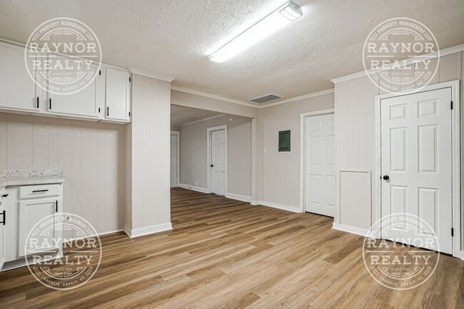 Building Photo - 515 Dale St SW