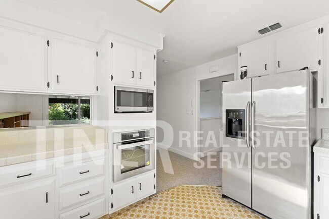 Building Photo - 6406 Winding Way