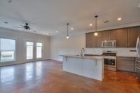 Building Photo - 1319B Pillow St