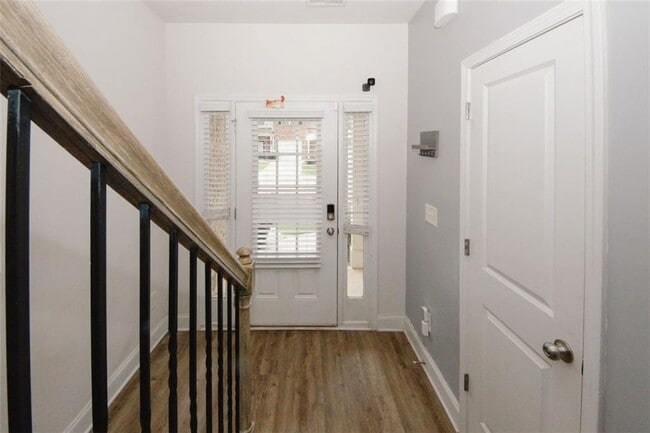 Building Photo - 10162 Benton Woods Dr