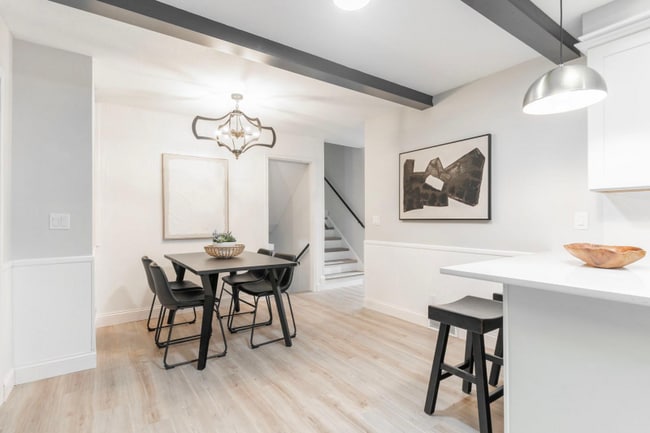 Building Photo - 9919 brookside