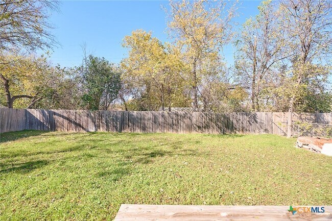 Building Photo - 919 Southside Dr