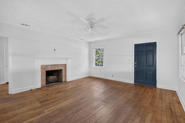 Building Photo - 216 E 57th St