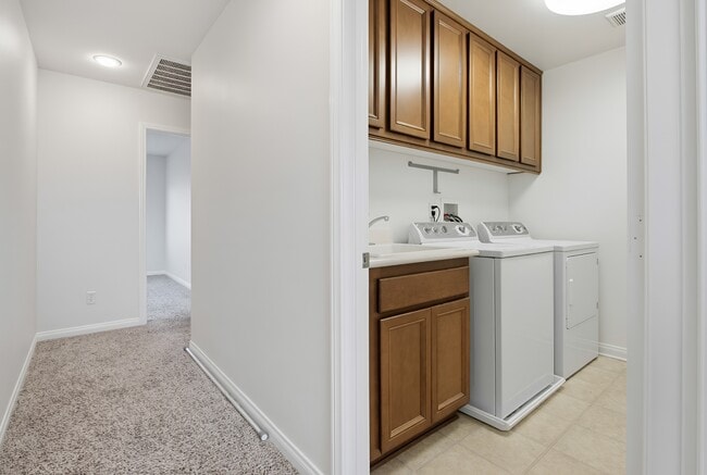 Building Photo - 1059 Vista Pointe Blvd