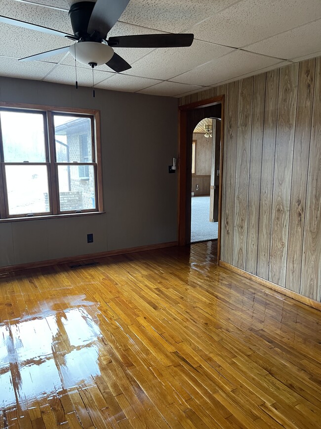 Building Photo - 4690 W Lincolnway