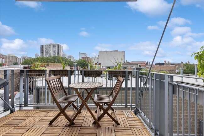 Building Photo - 1515 N Wells St