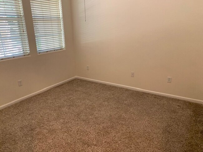 Building Photo - Condo in walking distance to downtown Chandler