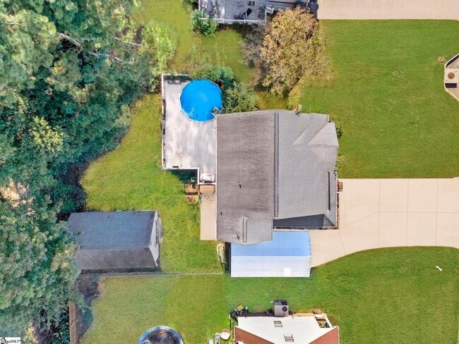 Building Photo - 405 Creek Dr