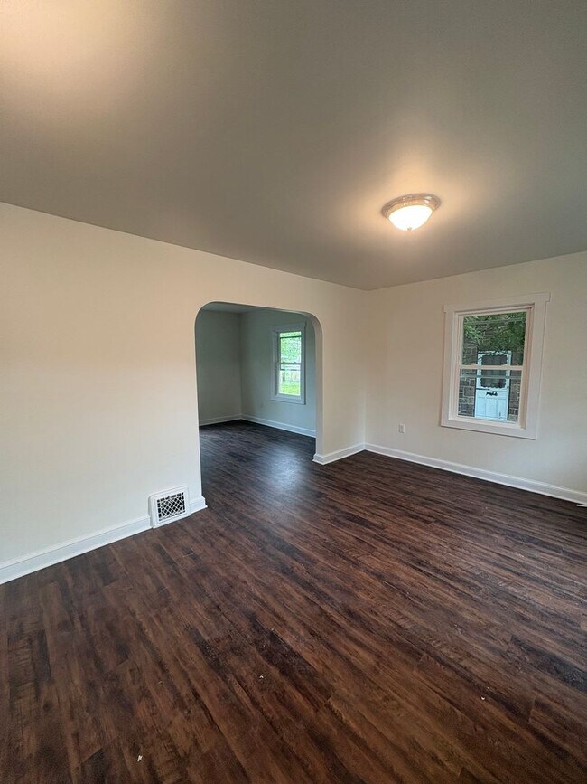 Building Photo - Available Now 2-story. 2 BR w/ Bonus Room
