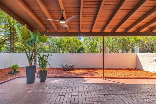 Building Photo - 9131 Fontainebleau Blvd