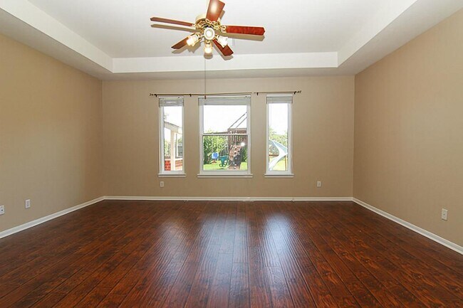 Building Photo - 2758 Laguna Pointe Dr