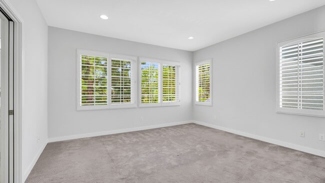 Building Photo - 183 Kingswood