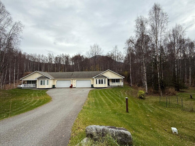 Front - 20510 Wooded Hollow Cir