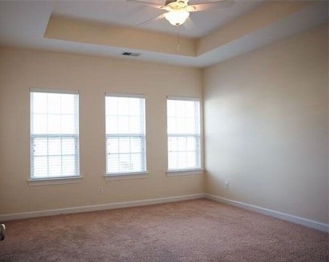 Building Photo - GORGEOUS 3 BR Townhome in the Heart of Bal...
